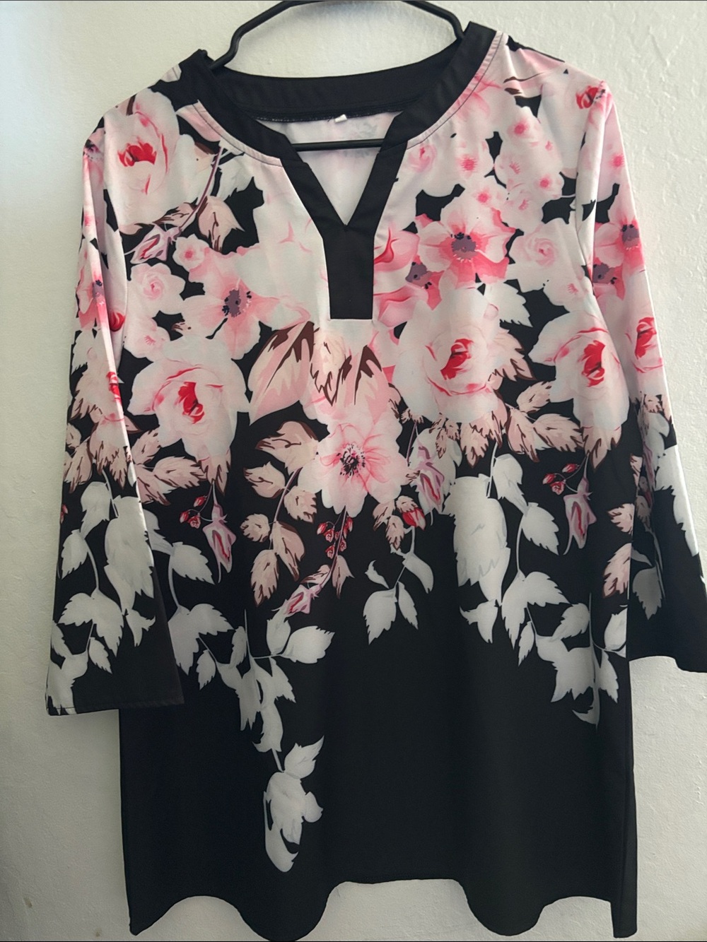 Floral V-Neck top - Pink/Black